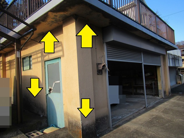 上野原市の車庫軒天黒カビが誘発するシャッター故障を未然に防ぐ
